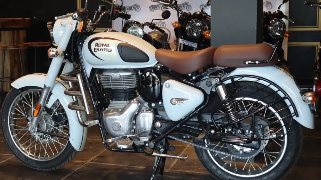 Royal Enfield की न्यू बाइक तगड़े फीचर्स और पावरफुल इंजन के साथ लॉन्च, मिलेगा 35 kmpl माइलेज